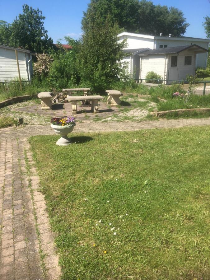 Ruime Chalet Midden In De Natuur In Lith Eksteriør billede