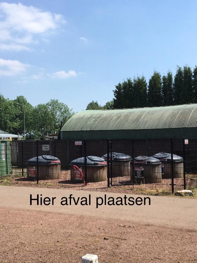 Ruime Chalet Midden In De Natuur In Lith Eksteriør billede